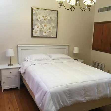 Hotel Burgess Reedley Экстерьер фото