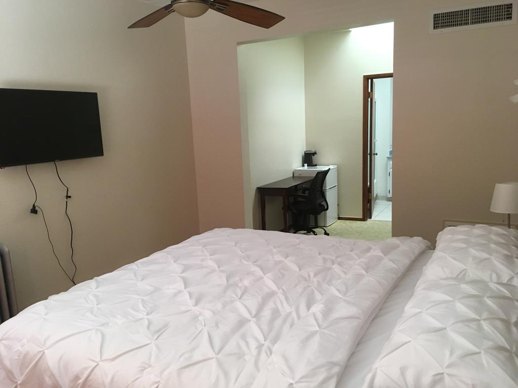 Hotel Burgess Reedley Экстерьер фото