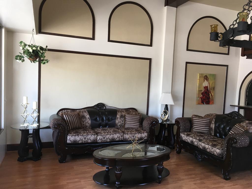 Hotel Burgess Reedley Экстерьер фото