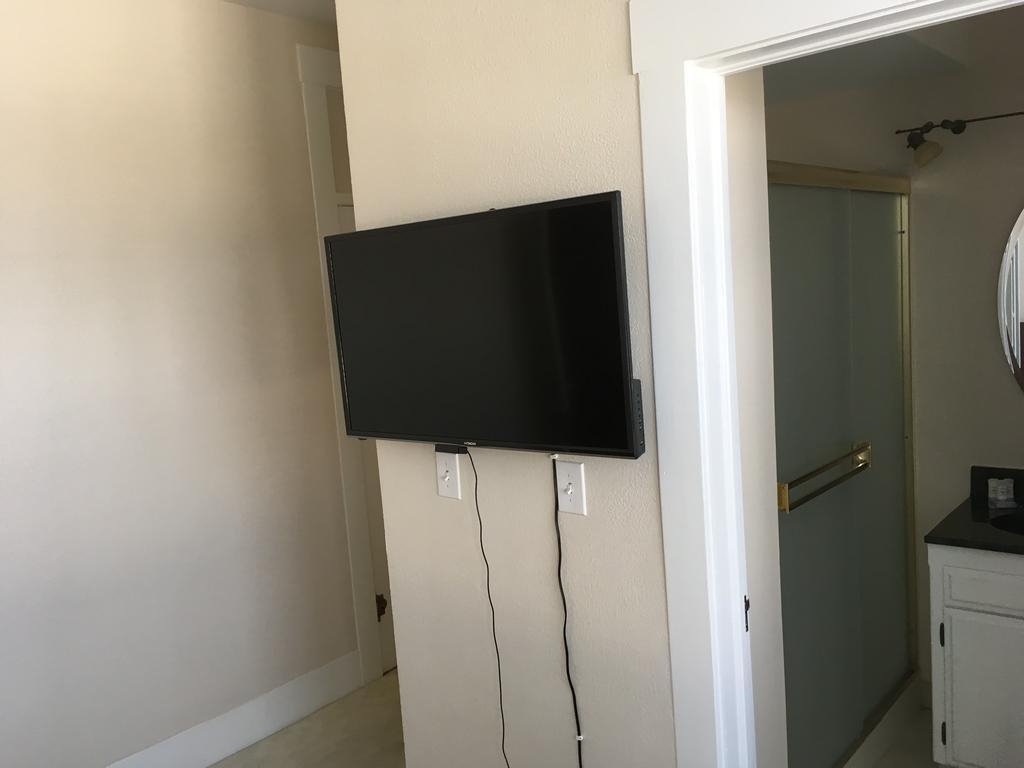 Hotel Burgess Reedley Экстерьер фото