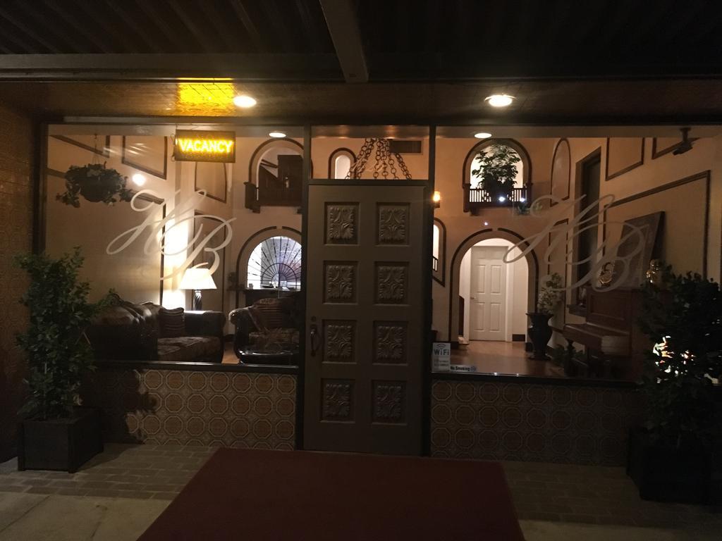 Hotel Burgess Reedley Экстерьер фото