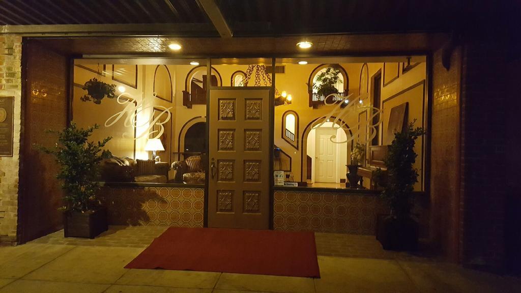 Hotel Burgess Reedley Экстерьер фото
